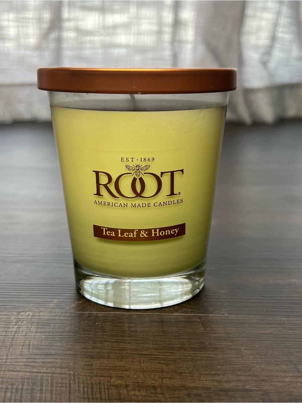 Brand New Root Tea Leaf and Honey Candle